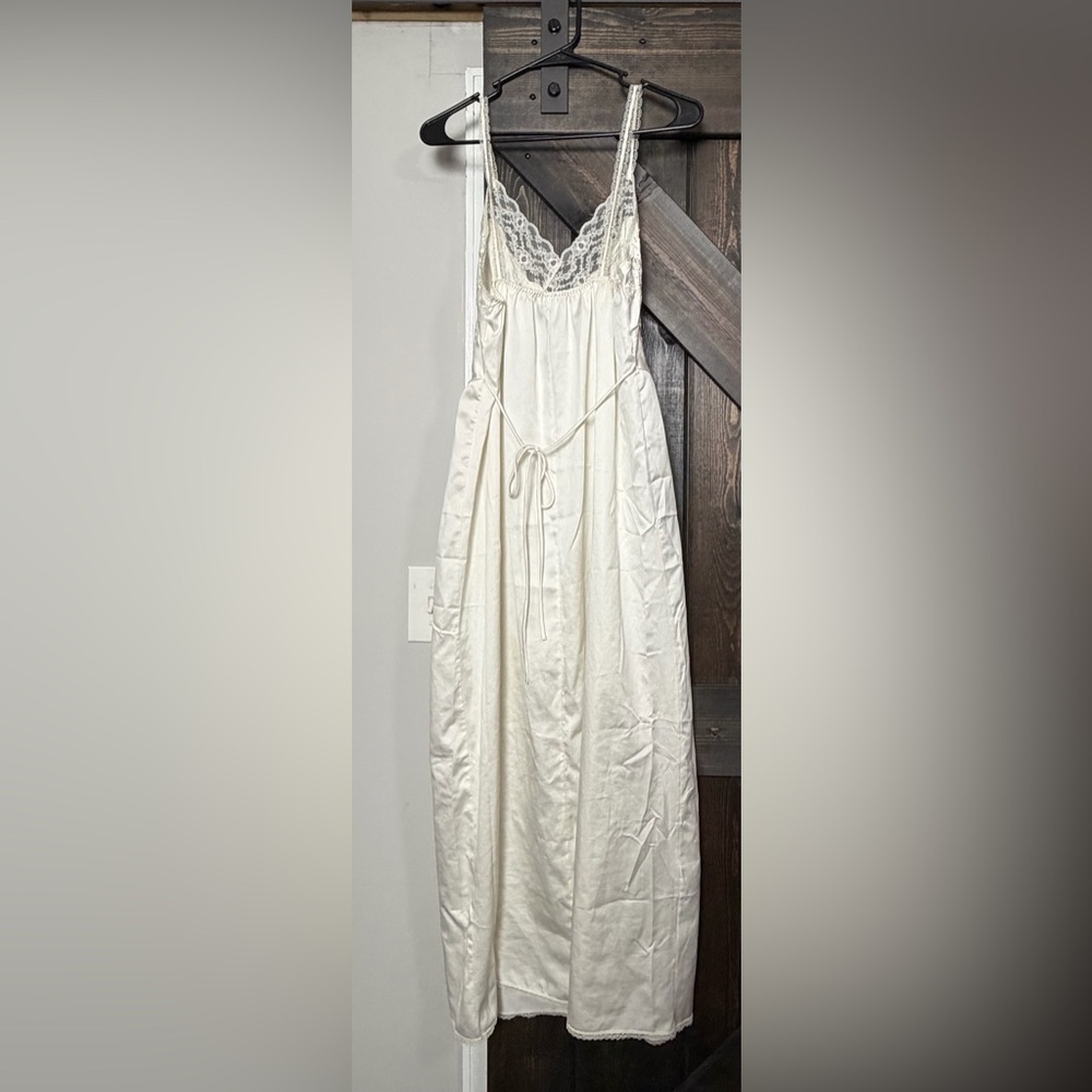 Vintage Victoria’s Secret Ivory Lace Satin Slip Nightgown XS/S Bridal - Picture 3 of 5